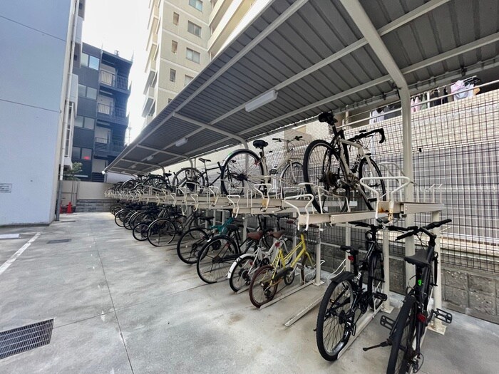 物件外観写真4　(駐輪場)