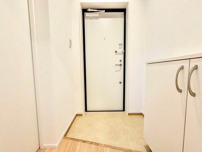 物件内観写真16　(玄関)