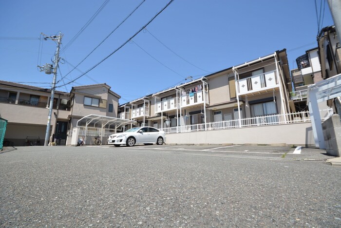 物件外観写真3　(駐車場)