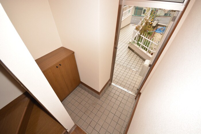 物件内観写真16　(玄関)