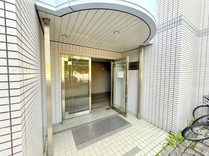 物件外観写真6　(エントランス部分)