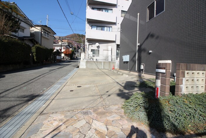 物件外観写真3　(駐車場)