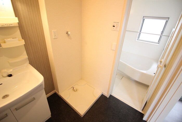 物件内観写真13　(洗濯機置場)