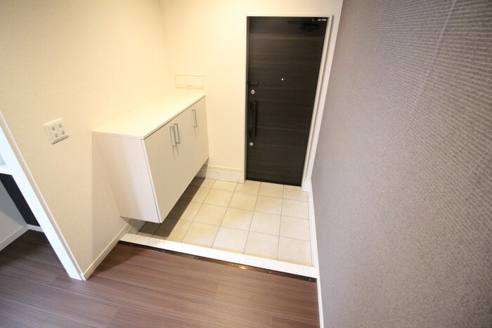 物件内観写真16　(玄関)