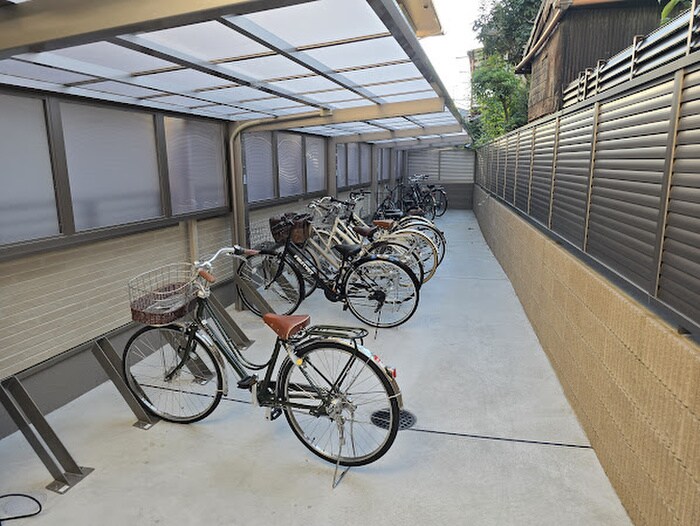 物件外観写真4　(駐輪場)