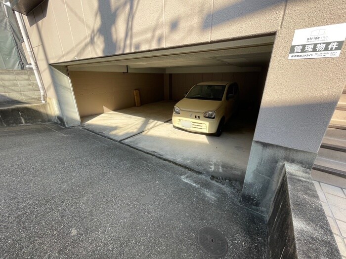 物件外観写真4　(駐車場)