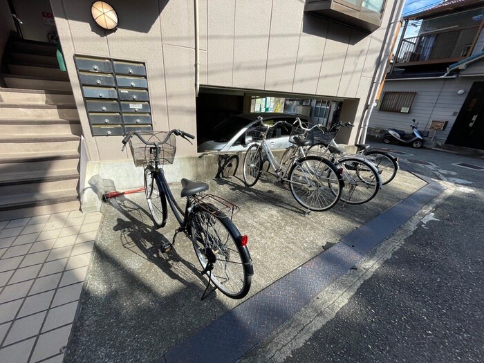 物件外観写真6　(駐輪場)