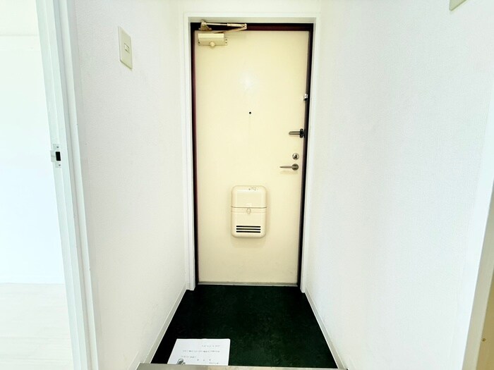 物件内観写真13　(玄関)