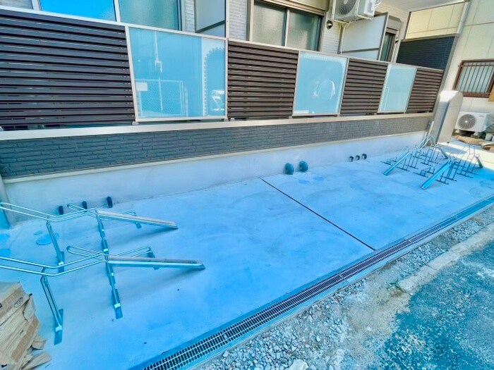 物件外観写真5　(駐輪場)