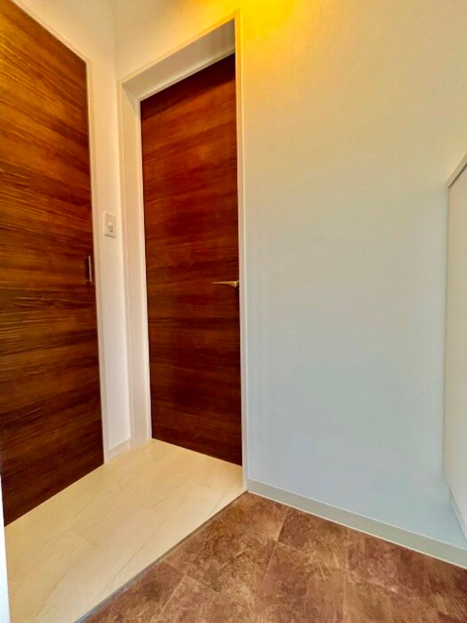 物件内観写真18　(玄関)