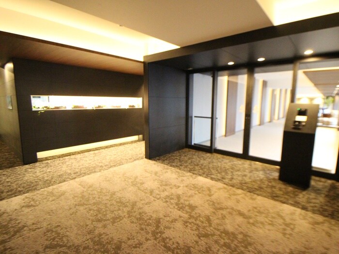 物件外観写真4　(エントランス部分)