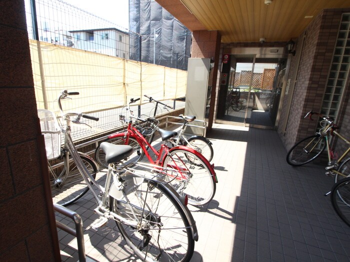 物件外観写真4　(駐輪場)