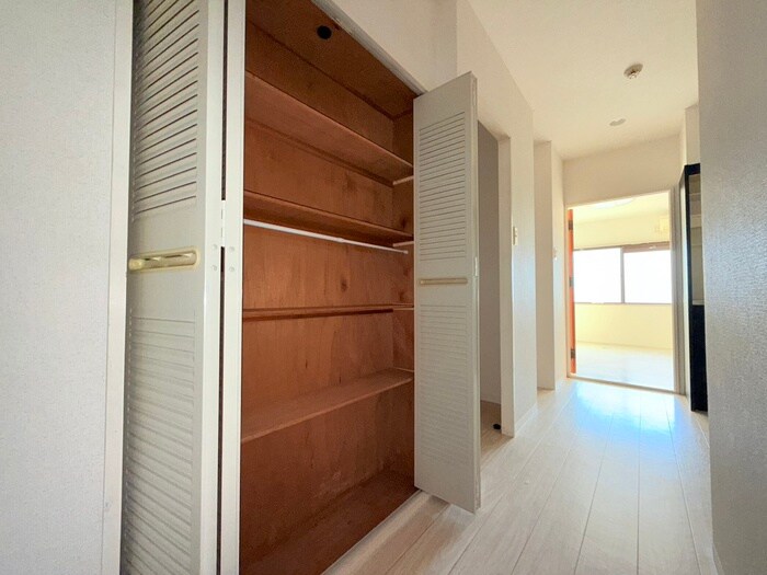 物件内観写真4　(廊下)