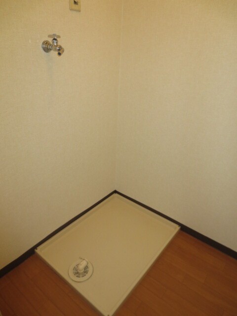 物件内観写真11　(洗濯機置場)