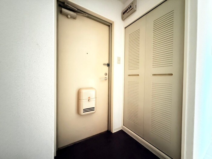 物件内観写真12　(玄関)