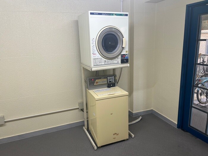 物件内観写真18　(洗濯機置場)