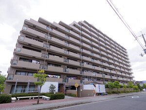 ﾌｧﾐｰﾙﾊｲﾂ京都伏見ｽﾃｰｼﾞ1(910)外観写真