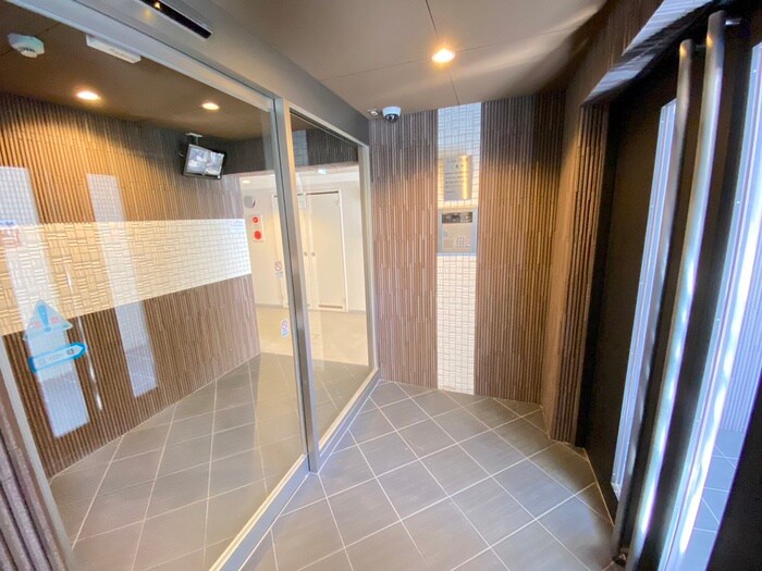 物件外観写真2　(エントランス部分)