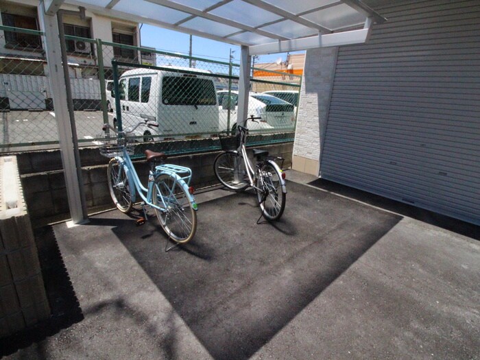 物件外観写真6　(駐輪場)