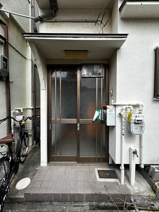 物件外観写真4　(エントランス部分)