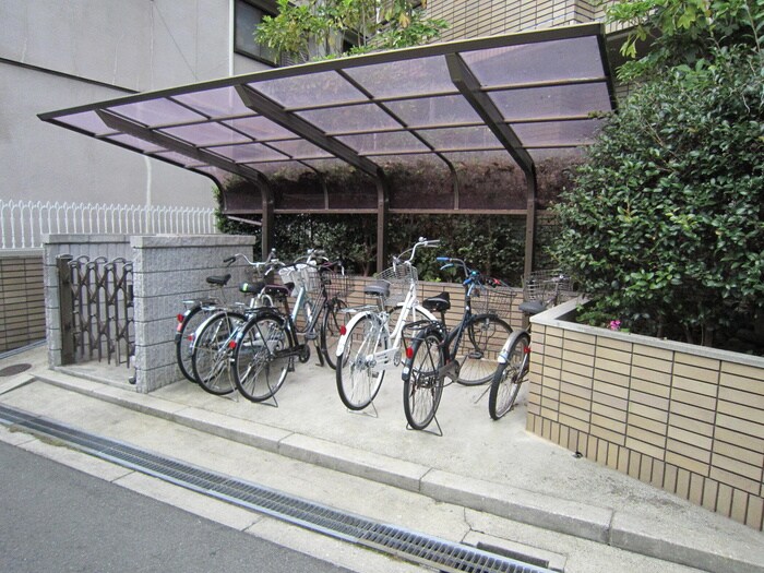 物件外観写真4　(駐輪場)