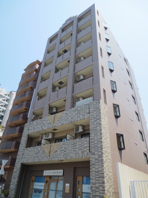 物件外観写真1　(エントランス部分)