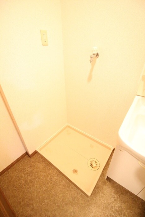 物件内観写真15　(洗濯機置場)