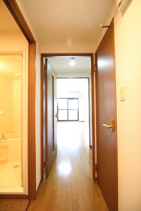 物件内観写真16　(廊下)