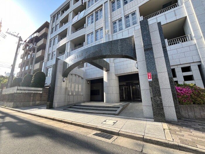 物件外観写真4　(駐車場)