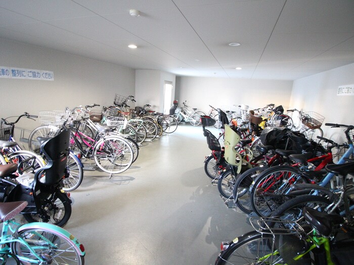 物件外観写真5　(駐輪場)