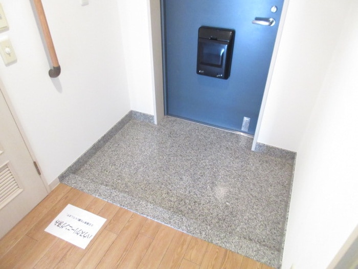 物件内観写真16　(玄関)