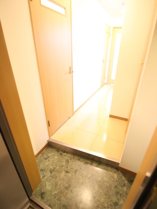 物件内観写真4　(玄関)