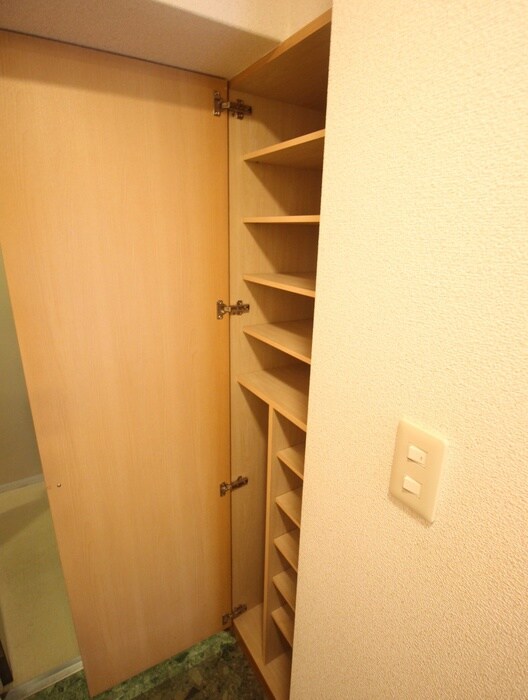物件内観写真5　(靴箱)