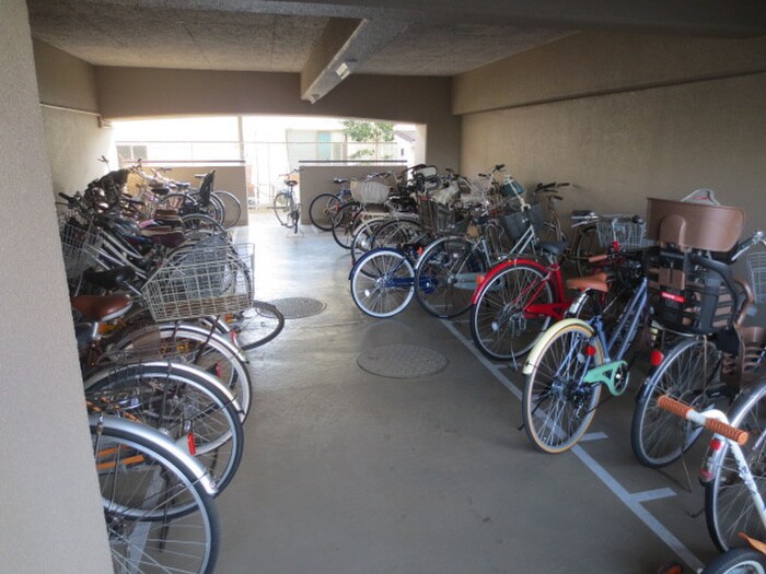 物件外観写真6　(駐輪場)