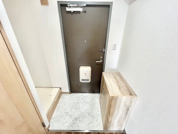 サンクリエート追分の玄関