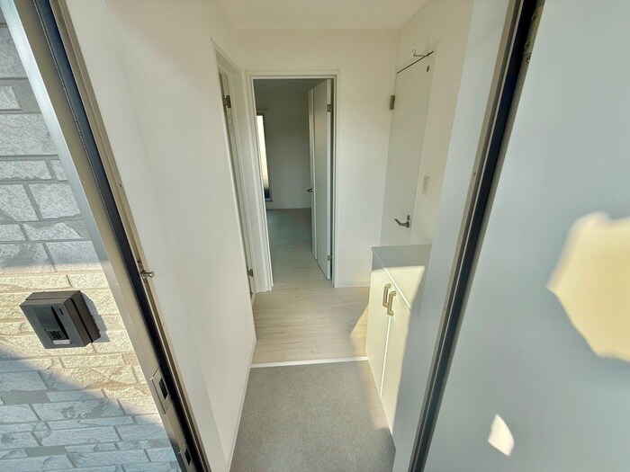 物件内観写真8　(玄関)