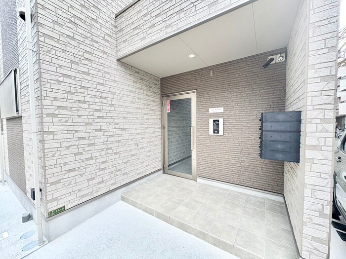 物件外観写真4　(エントランス部分)