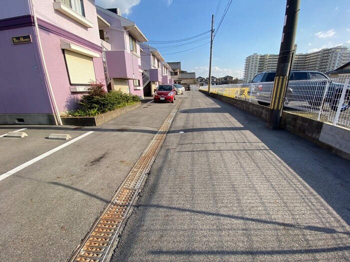 物件外観写真2　(駐車場)