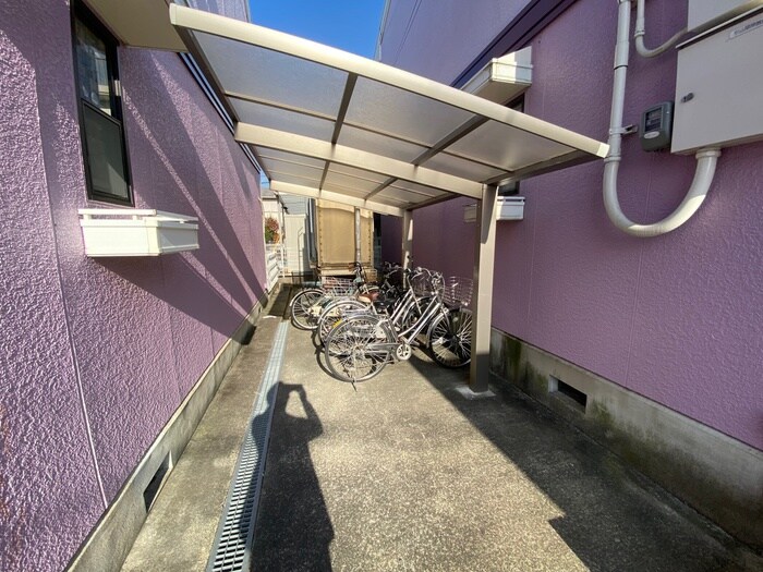 物件外観写真3　(駐輪場)