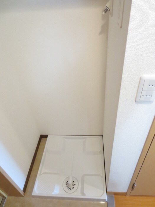 物件内観写真13　(洗濯機置場)