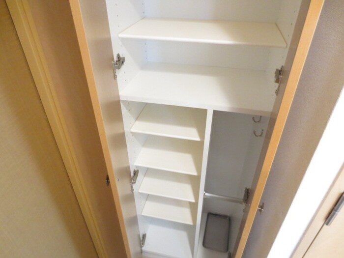 物件内観写真15　(靴箱)