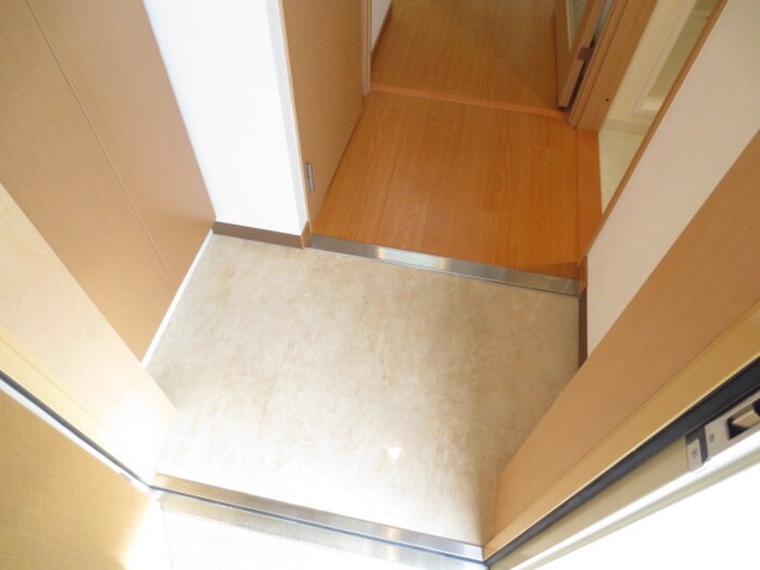 物件内観写真16　(玄関)