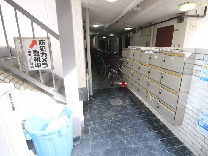 物件外観写真2　(エントランス部分)