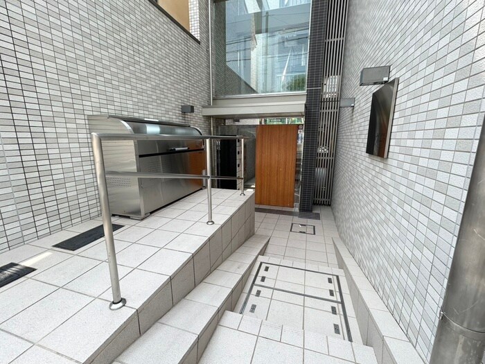 ヴィ－タ京都西院のエントランス部分