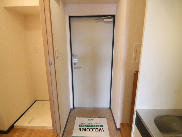 物件内観写真7　(玄関)