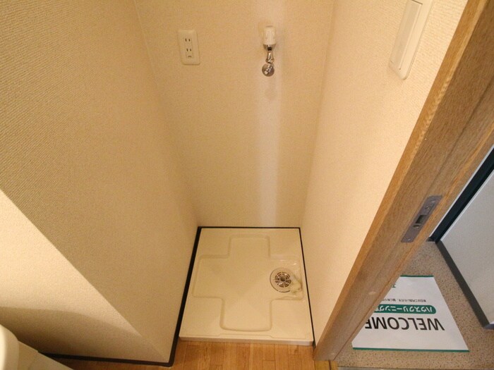 物件内観写真10　(洗濯機置場)