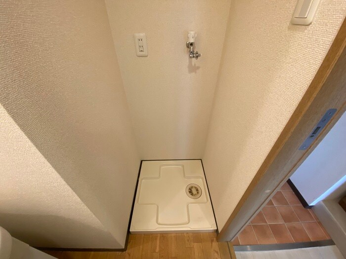 物件内観写真14　(洗濯機置場)