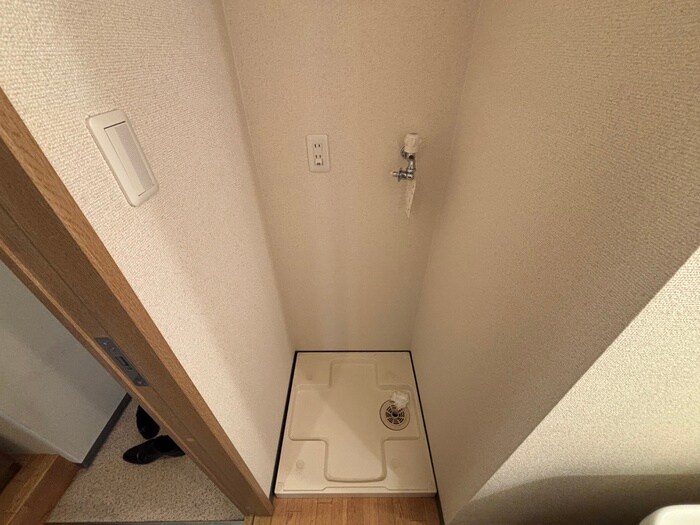 物件内観写真15　(洗濯機置場)