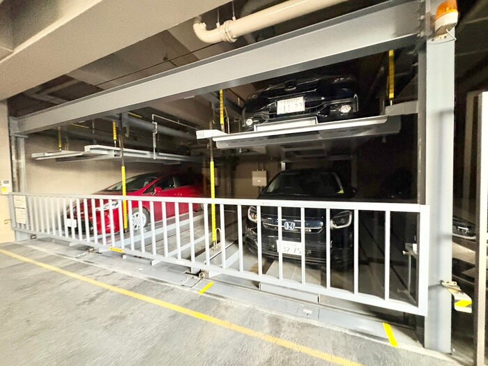 物件外観写真3　(駐車場)