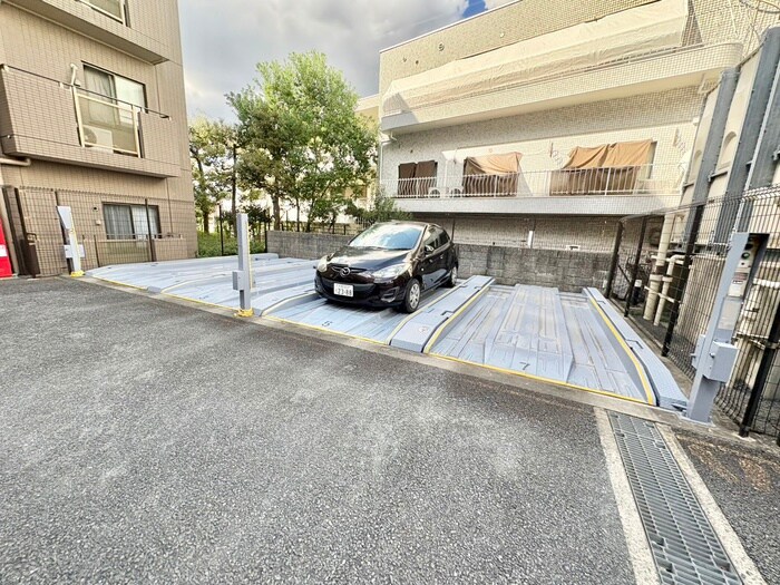 物件外観写真4　(駐車場)